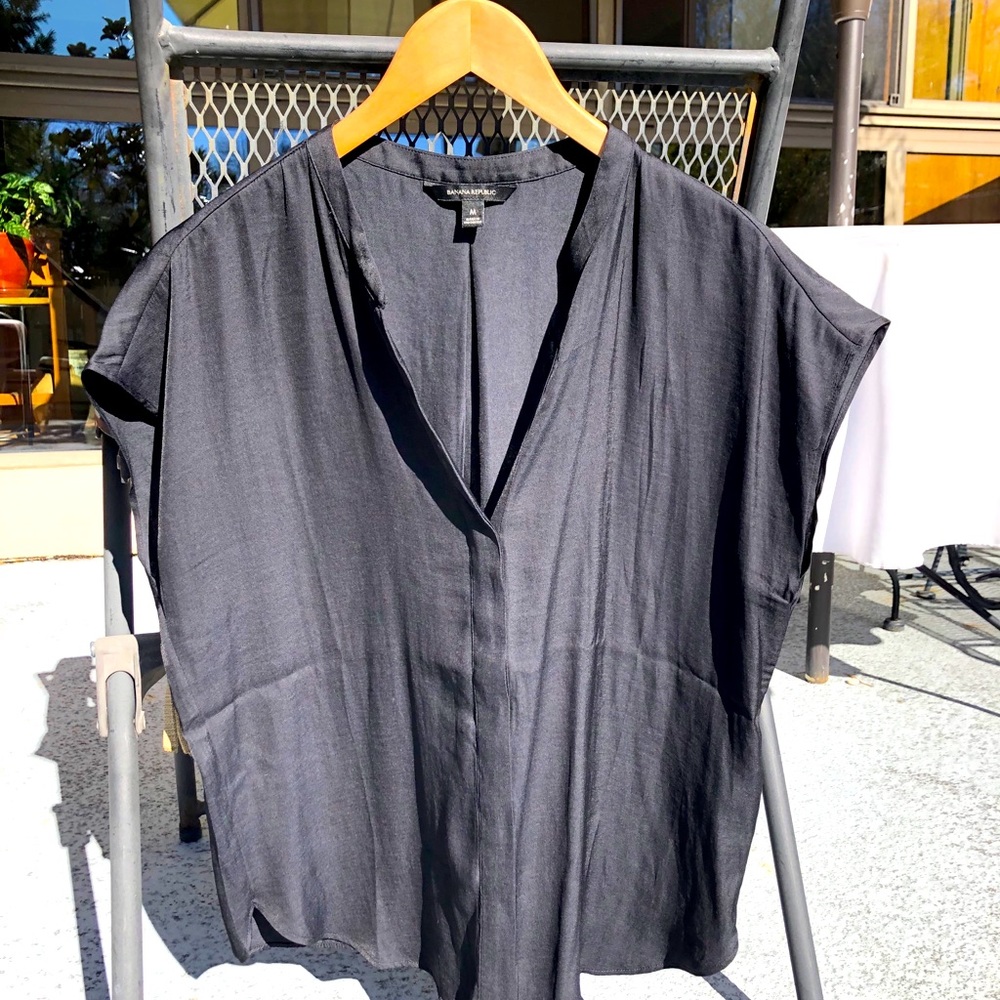Silky black top